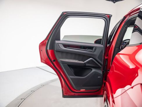 Used 2025 Porsche Cayenne GTS AWD/4WD image 26