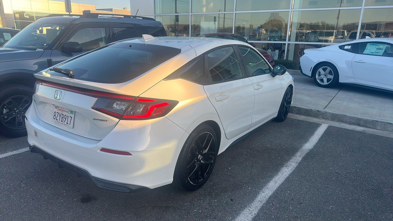 Used 2022 Honda Civic Sport image 2