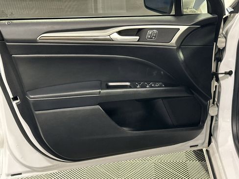 Used 2019 Ford Fusion SEL image 15