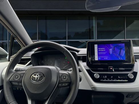 Certified 2024 Toyota Corolla SE image 3