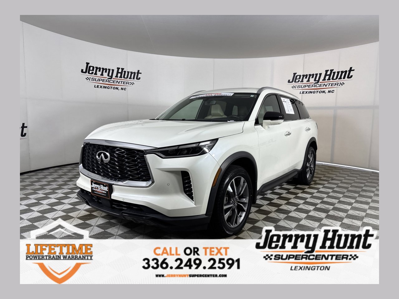Used 2024 INFINITI QX60 Luxe w/ Cargo Package AWD/4WD image 1