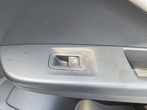 New 2025 Volkswagen Taos SE image 34