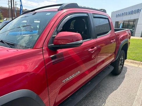Used 2017 Toyota Tacoma TRD Off-Road AWD/4WD image 5