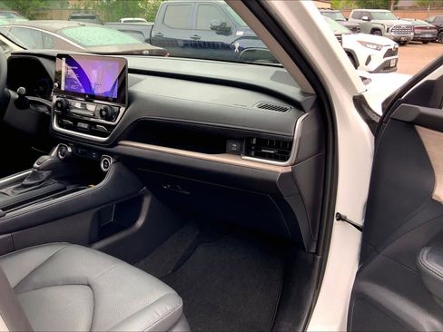 Used 2026 Toyota Grand Highlander Limited image 19