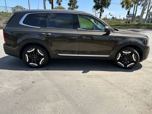 Certified 2024 Kia Telluride S w/ S Sunroof Package AWD/4WD image 6