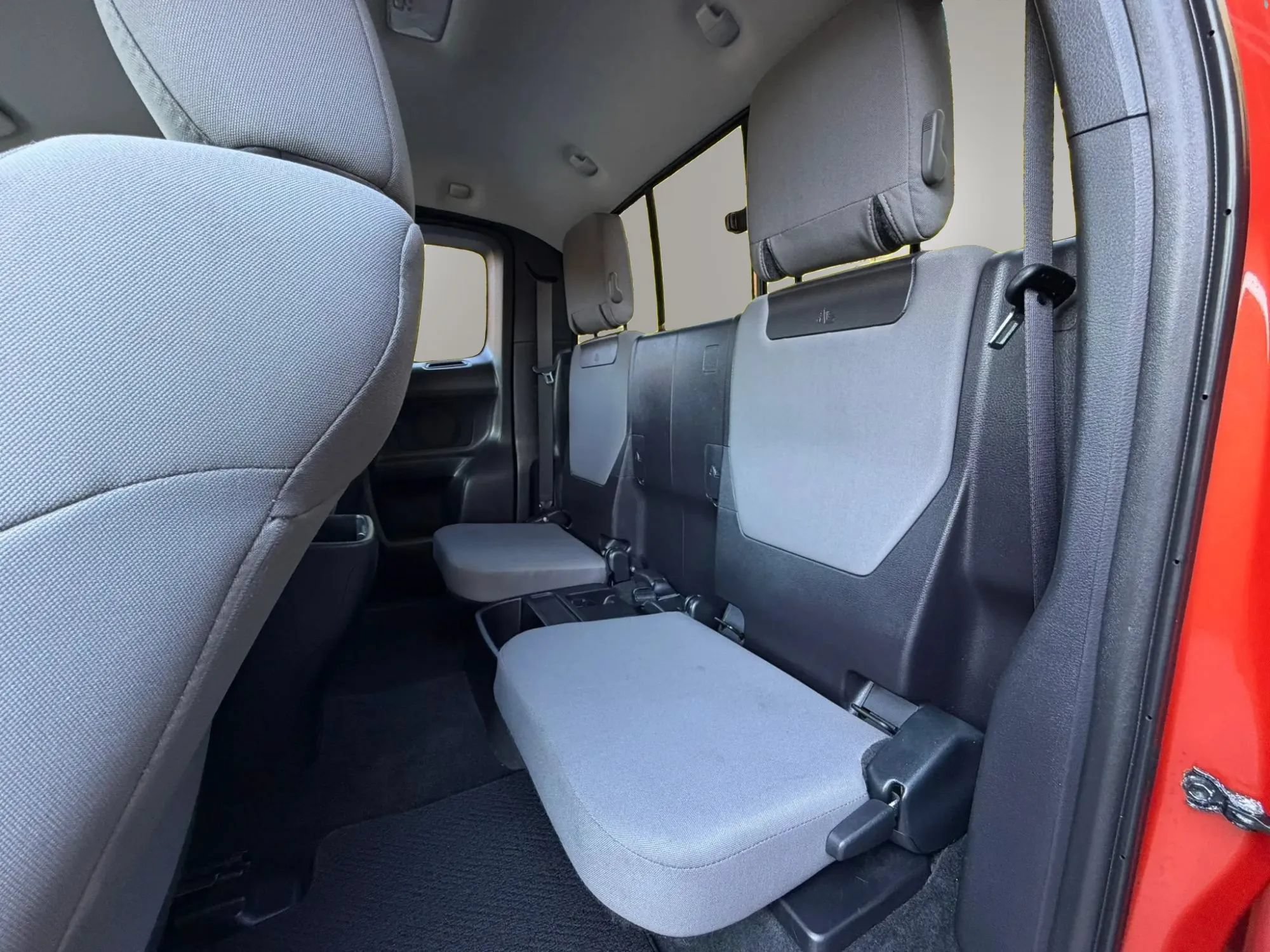 Used 2016 Toyota Tacoma SR5 RWD image 11