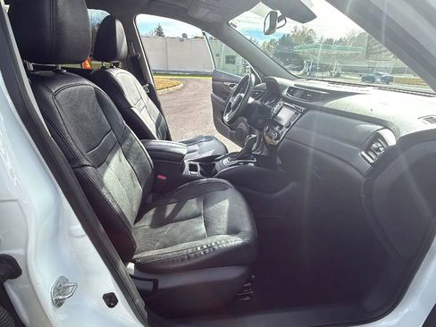 Used 2017 Nissan Rogue SL w/ SL Premium Package image 39