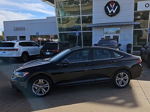 Used 2024 Volkswagen Jetta SE image 8