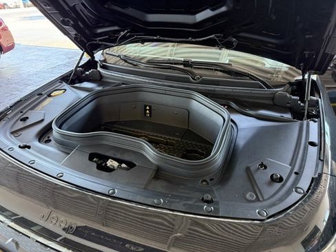 New 2025 Jeep Wagoneer S Launch Edition image 9