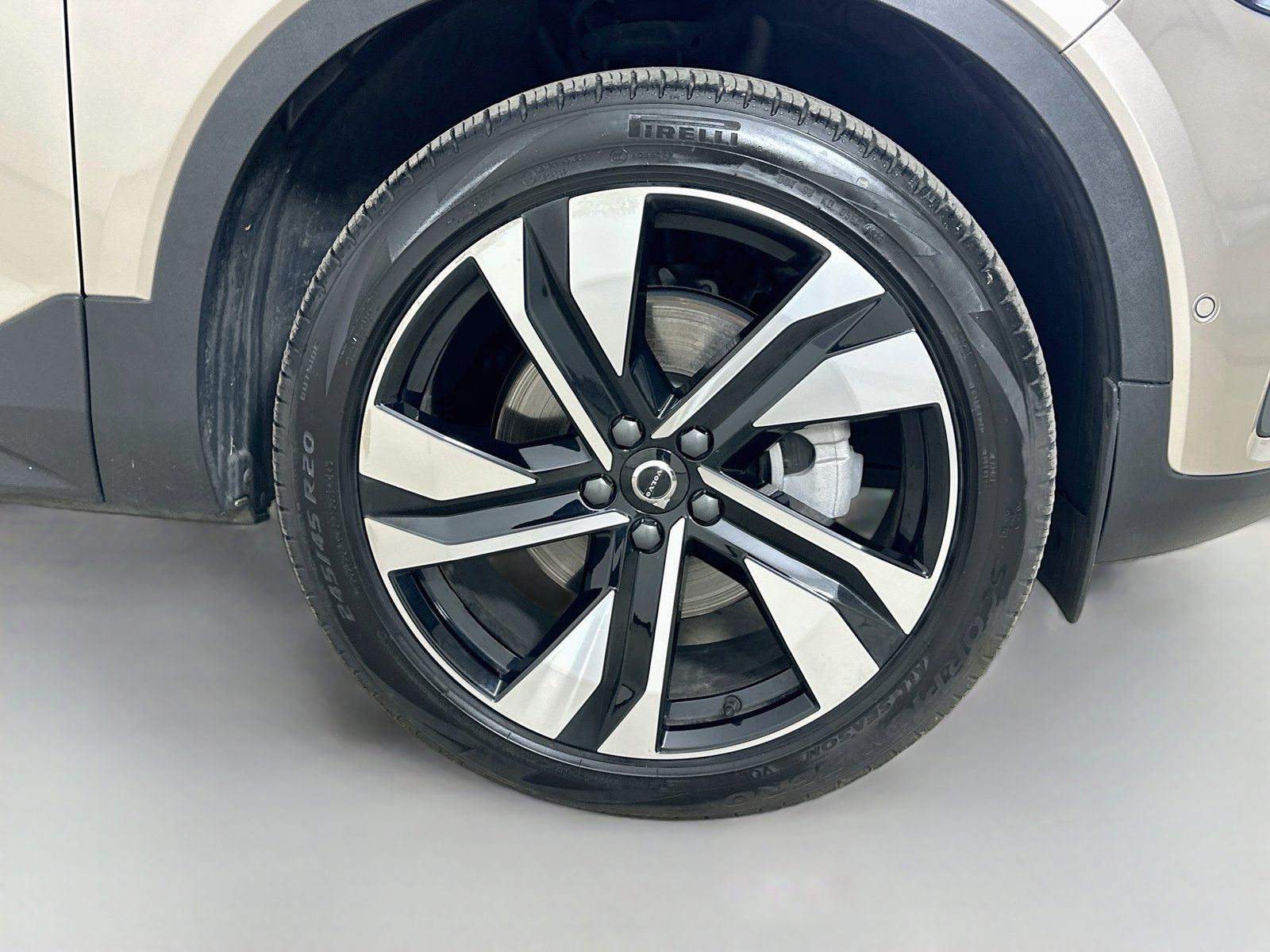 Used 2024 Volvo XC40 B5 Plus w/ Climate Package AWD/4WD image 10