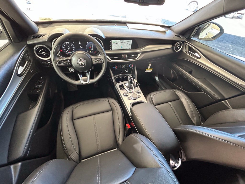 New 2025 Alfa Romeo Stelvio Sprint w/ Convenience Package AWD/4WD image 29
