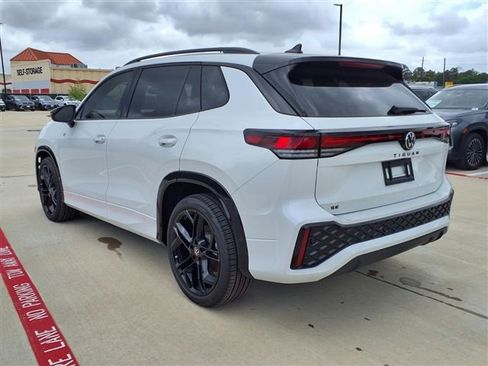 New 2026 Volkswagen Tiguan SE R-Line FWD image 2