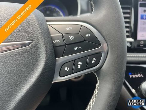 Used 2025 Chrysler Pacifica Select w/ Uconnect Theater Family Group FWD image 31