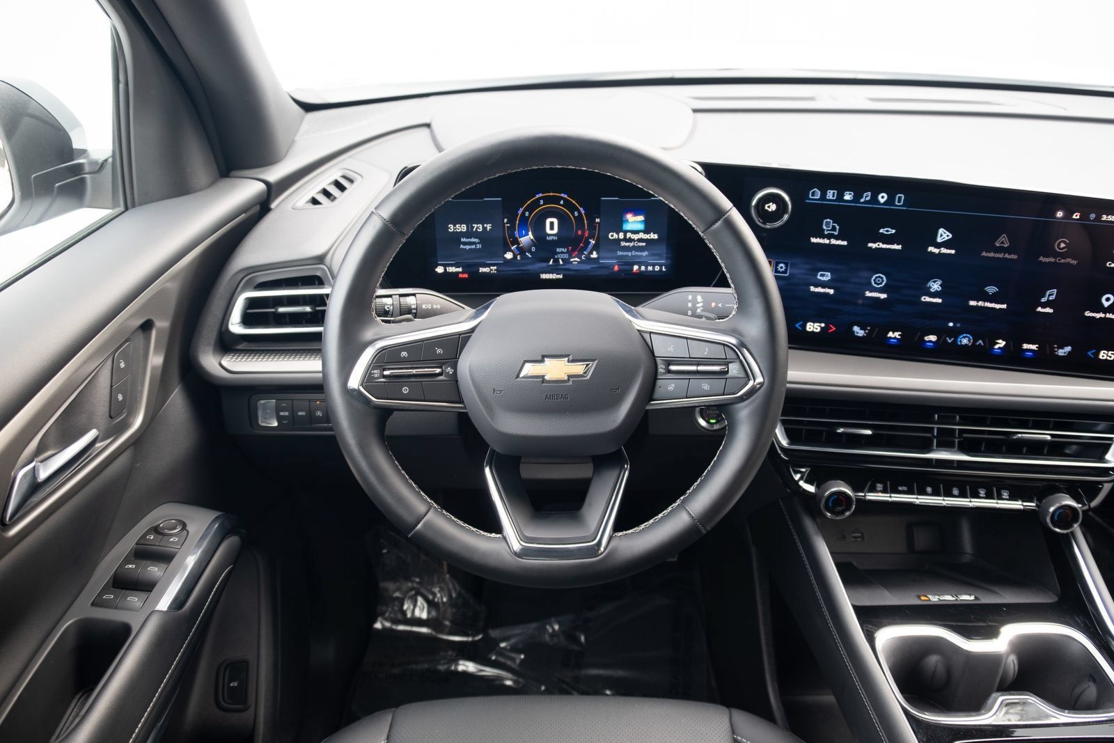 Used 2026 Chevrolet Traverse LT AWD/4WD image 2