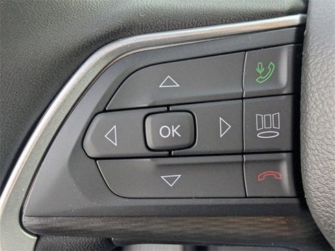 New 2025 Jeep Grand Cherokee Altitude image 14