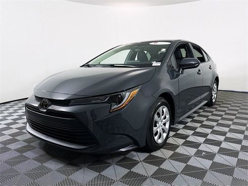 Certified 2025 Toyota Corolla LE image 3