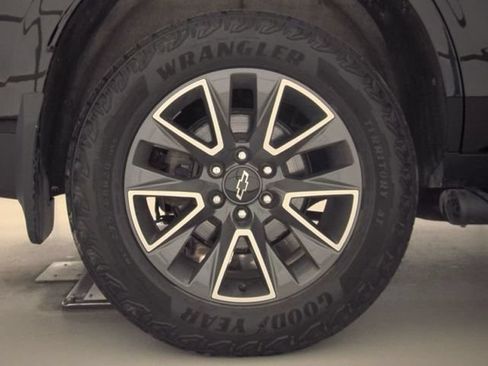 Used 2023 Chevrolet Tahoe Z71 w/ Luxury Package AWD/4WD image 22