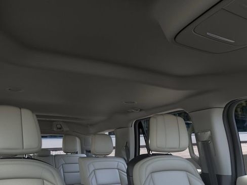 New 2026 Lincoln Navigator Premiere AWD/4WD image 23