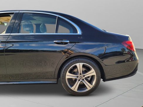 Used 2018 Mercedes-Benz E 300 image 32