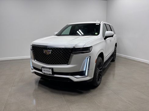 Used 2022 Cadillac Escalade Premium Luxury AWD/4WD image 2