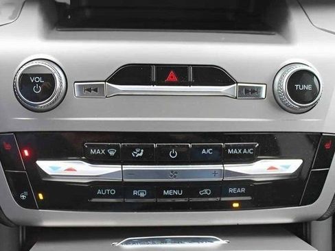 Used 2022 Ford Explorer XLT w/ Equipment Group 202A image 23