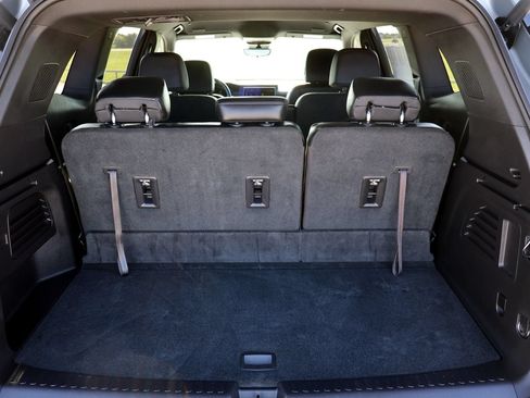 Used 2026 GMC Acadia Elevation w/ Elevation Premium Package FWD image 11