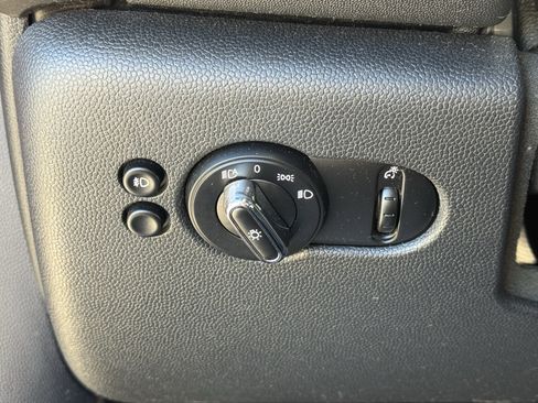 Used 2021 MINI Cooper Cooper w/ 6.5" Touchscreen Package image 26