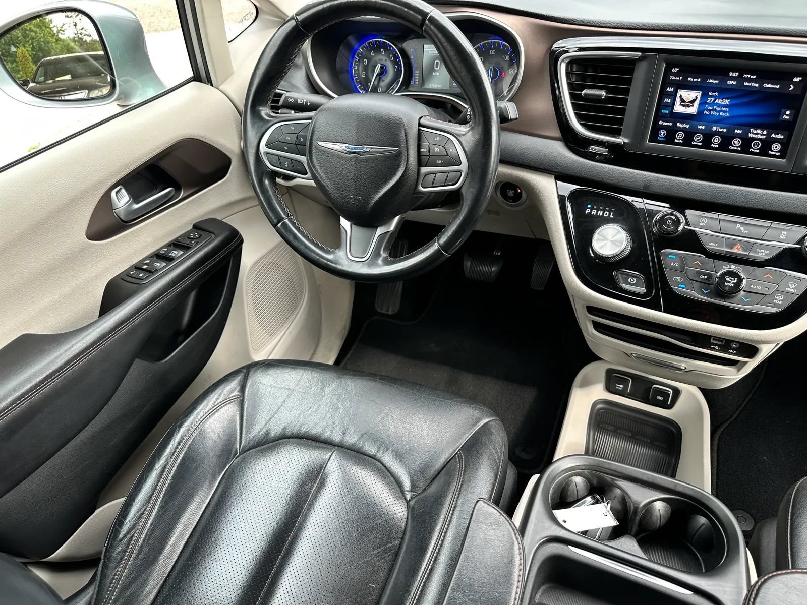 Used 2018 Chrysler Pacifica Touring-L FWD image 12