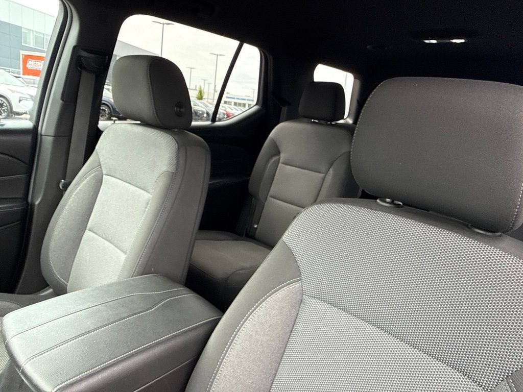 Certified 2022 Chevrolet Traverse LT w/ Midnight/Sport Edition AWD/4WD image 23