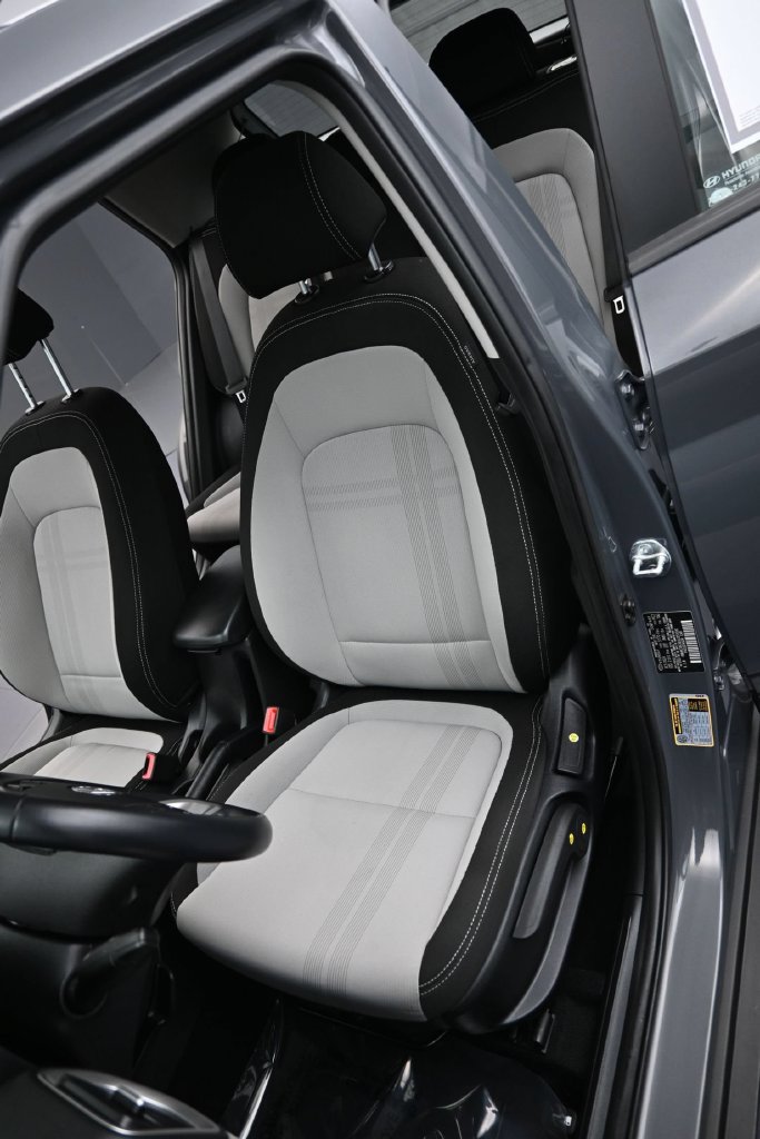 Certified 2025 Hyundai Venue SEL FWD image 15