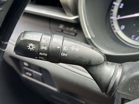 Certified 2020 Toyota Highlander XLE AWD/4WD image 35