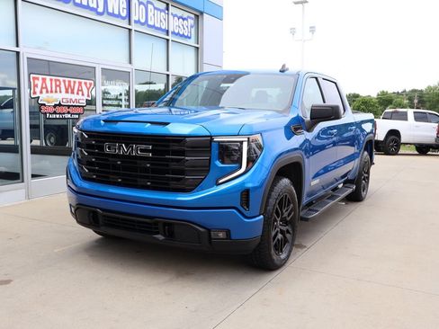 Used 2022 GMC Sierra 1500 Elevation w/ LPO, Elevation Black Package AWD/4WD image 6