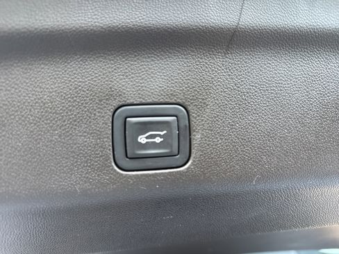 Used 2023 GMC Yukon SLT w/ SLT Premium Package RWD image 39