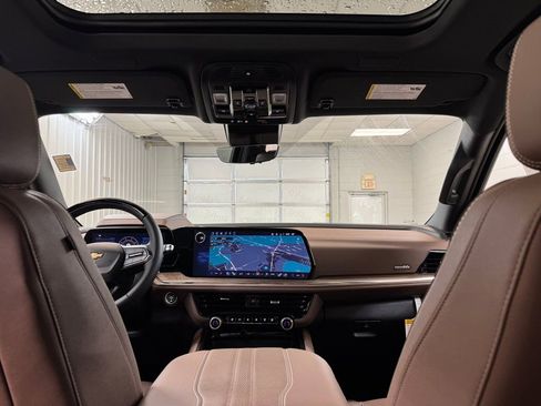 New 2026 Chevrolet Suburban High Country AWD/4WD image 23
