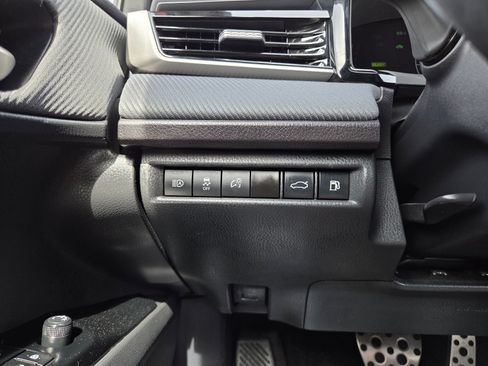 Used 2025 Toyota Camry SE image 35