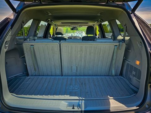 Used 2019 Toyota Highlander XLE AWD/4WD image 37