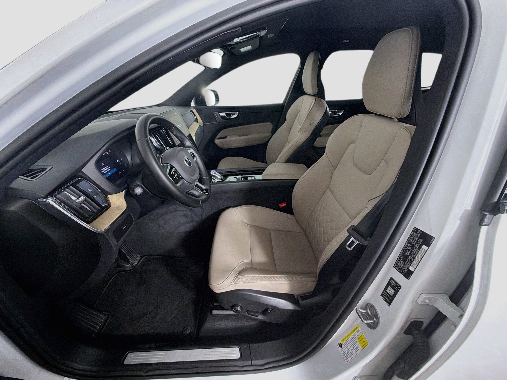 Used 2026 Volvo XC60 B5 Plus AWD/4WD image 13