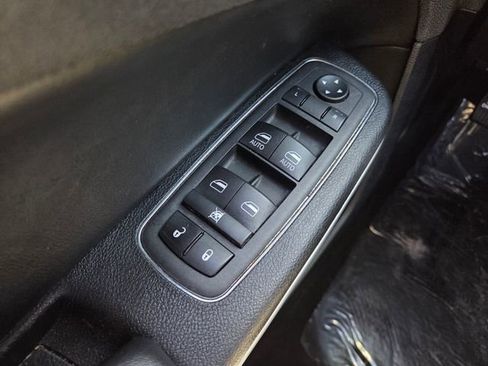 Certified 2023 Chrysler 300 S image 21