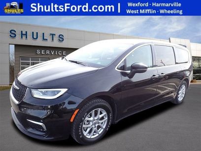 Used 2023 Chrysler Pacifica Touring-L