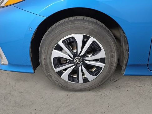 Used 2017 Toyota Prius Prime Advanced FWD image 9