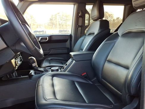 Used 2025 Ford Bronco Outer Banks image 13