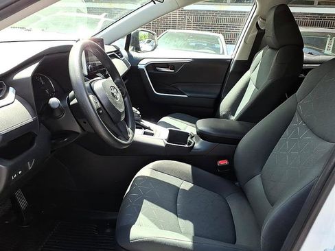 Used 2024 Toyota RAV4 XLE AWD/4WD image 17
