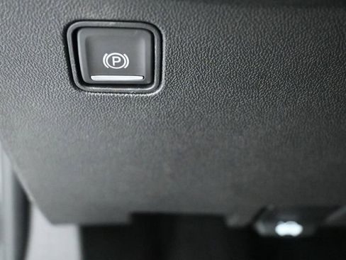 Used 2023 GMC Terrain SLT image 12