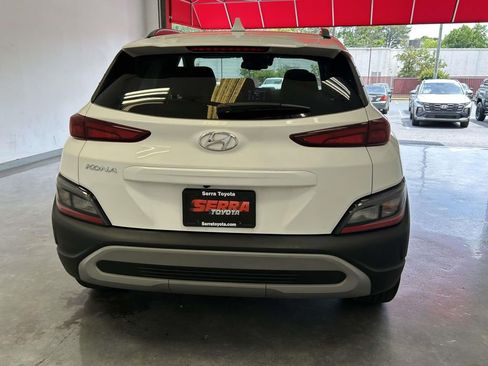 Used 2022 Hyundai Kona SEL w/ Convenience Package FWD image 4