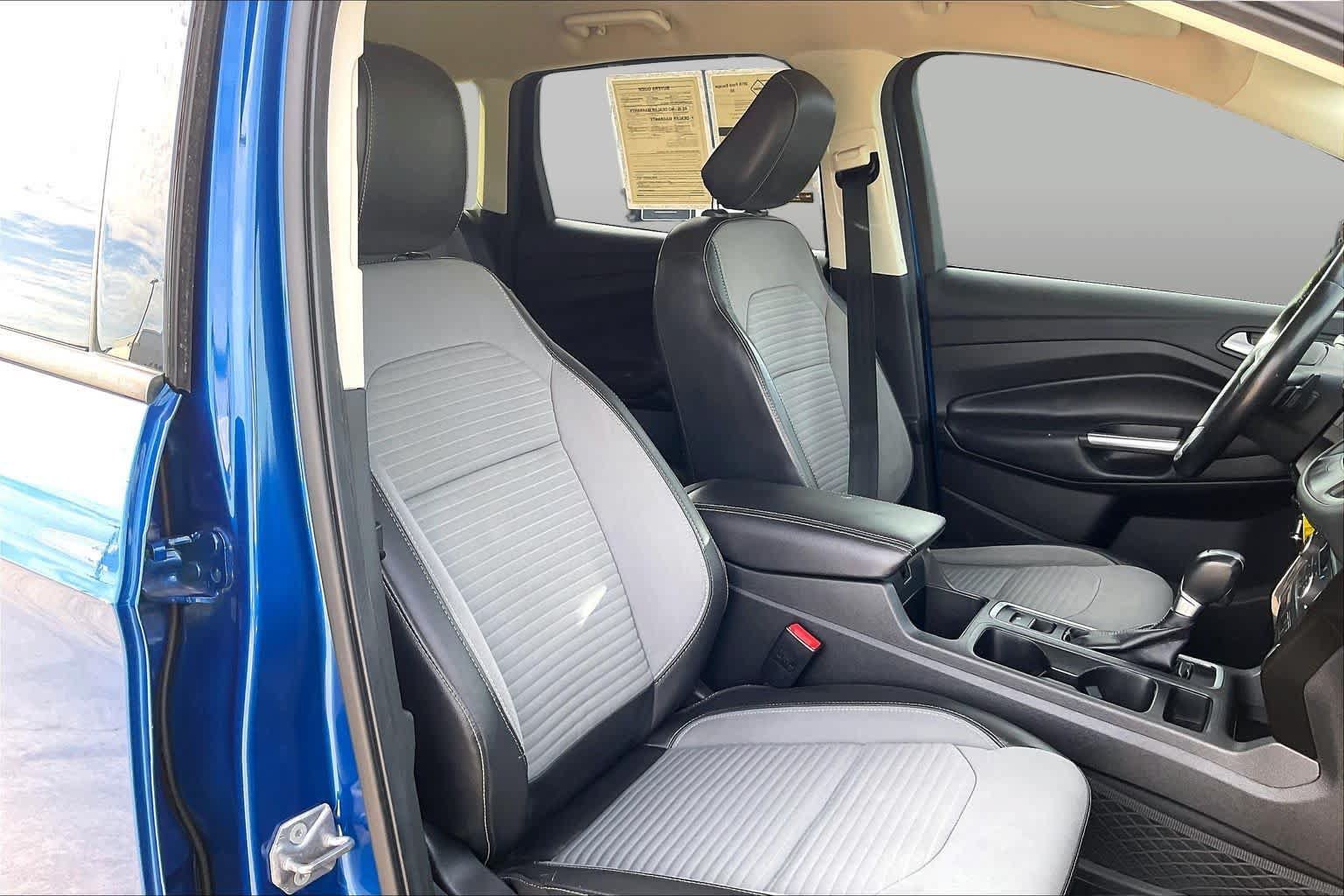 Used 2018 Ford Escape SE w/ SE Sport Appearance Package FWD image 8