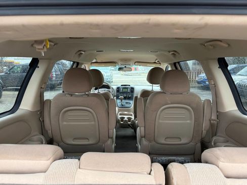 Used 2012 Kia Sedona LX image 7