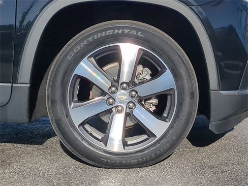 Used 2021 Chevrolet Traverse LT w/ LT Premium Package image 11