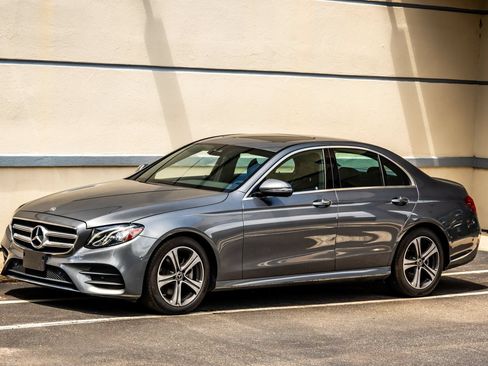 Used 2018 Mercedes-Benz E 300 4MATIC image 3
