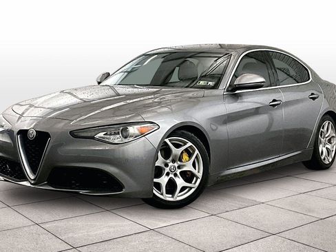 Used 2018 Alfa Romeo Giulia Ti image 2