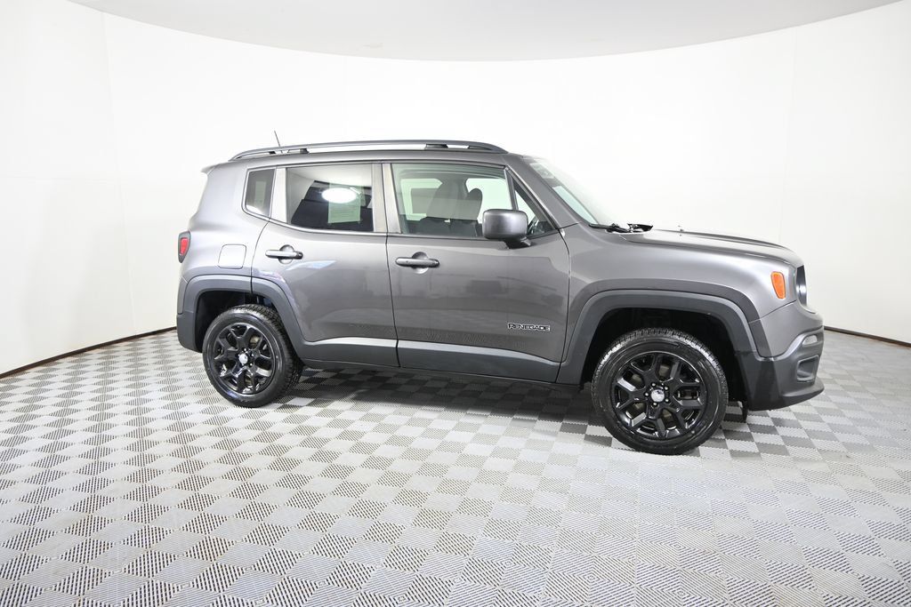 Used 2018 Jeep Renegade Latitude w/ Cold Weather Group AWD/4WD image 8